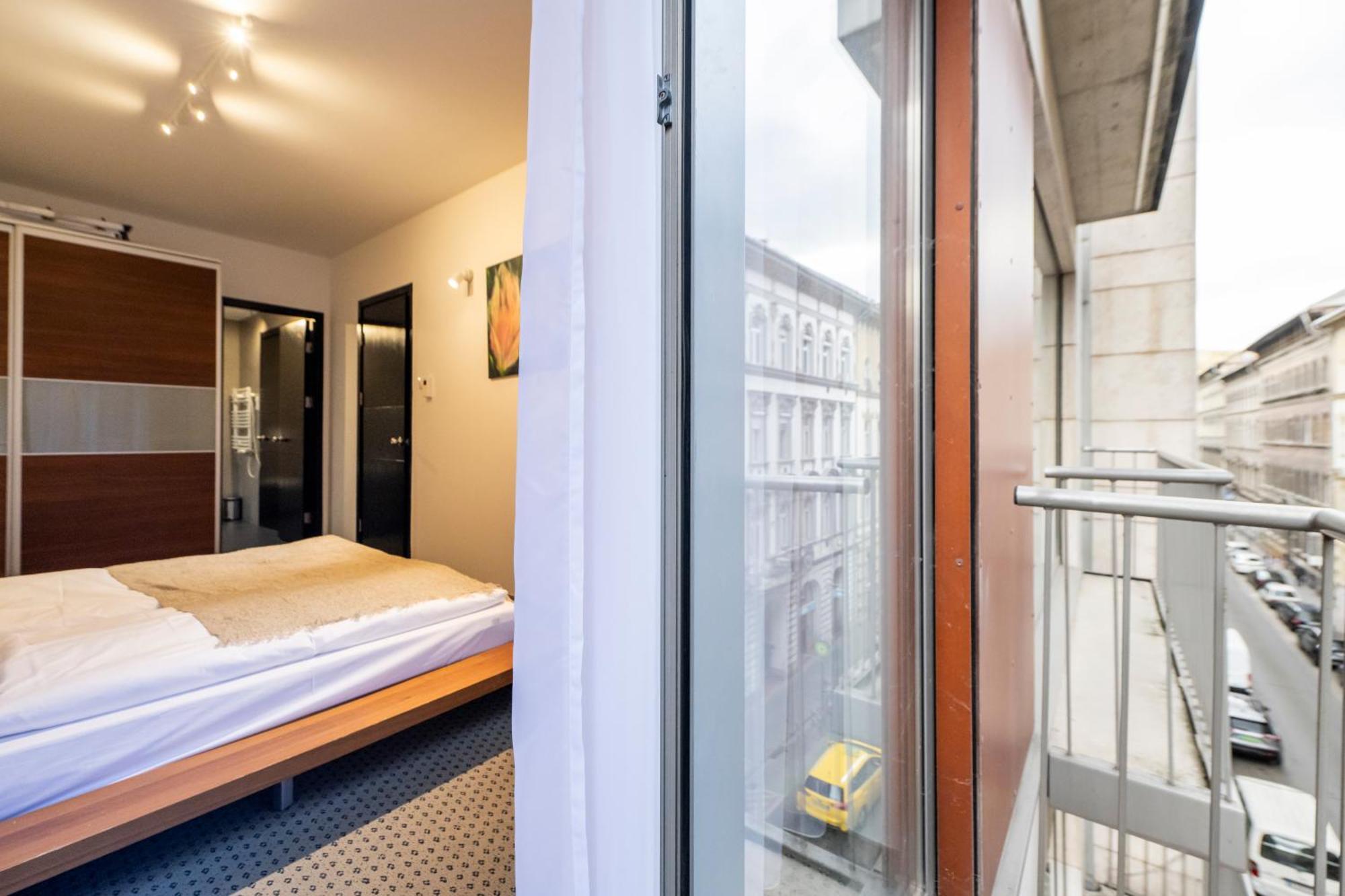Swu Opera Apartment Budapest Bilik gambar